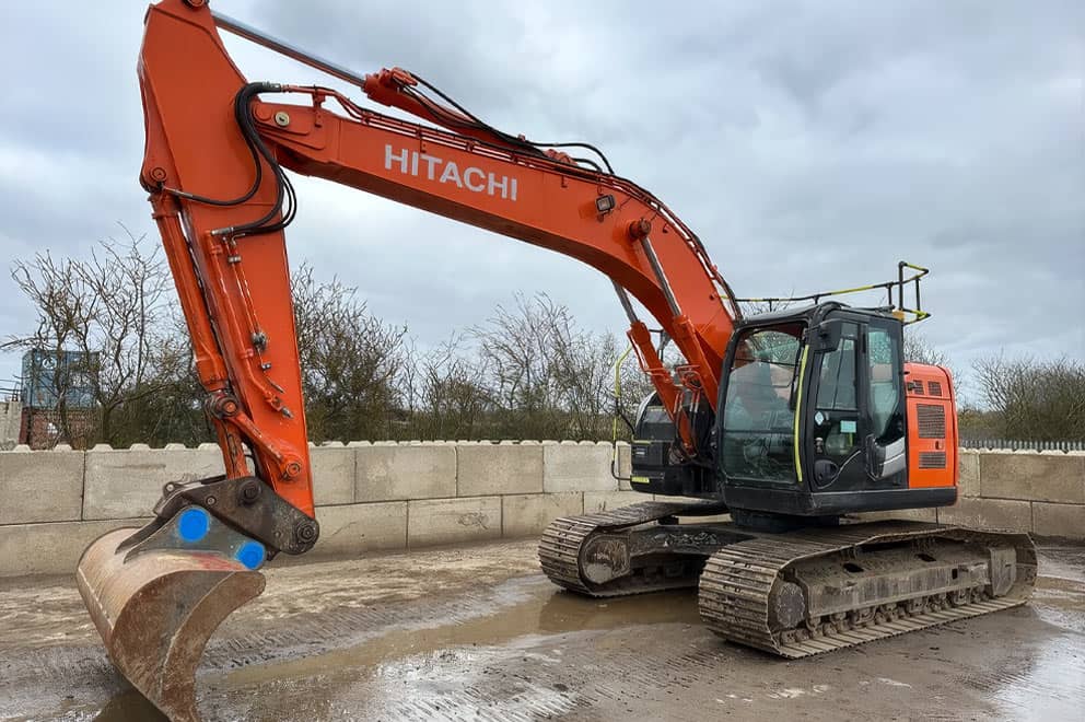 image of a 25 ton Hitachi excavator available for hire
